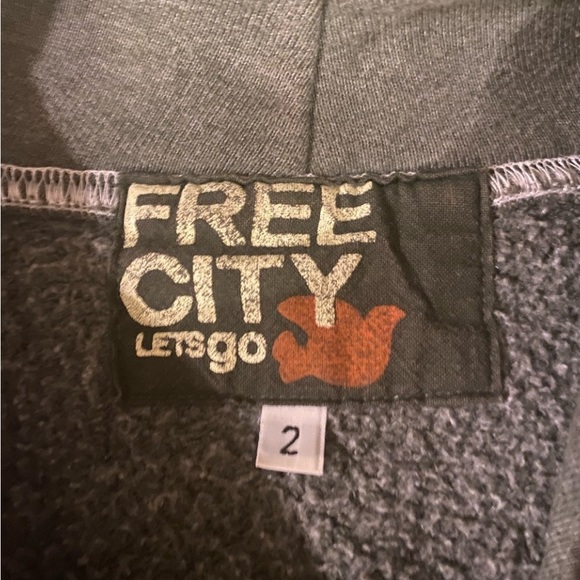 Free City, medium but more like small!!! - Picture 4 of 4